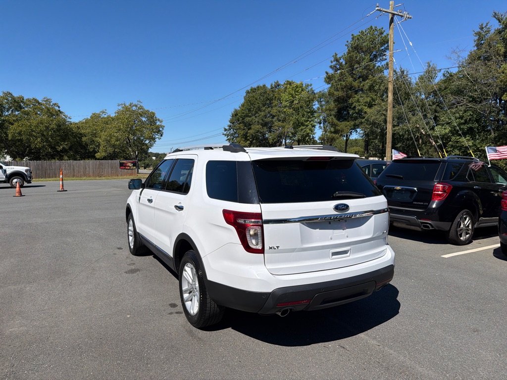 Photo 4 of this FORD EXPLORER