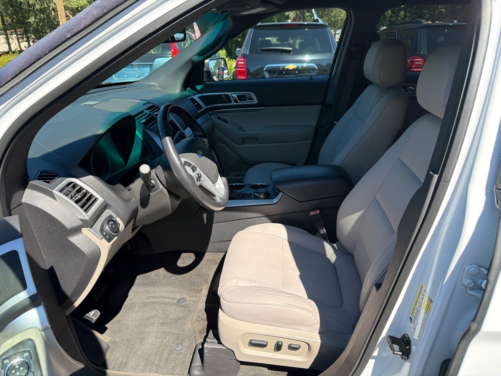 Photo 7 of this FORD EXPLORER
