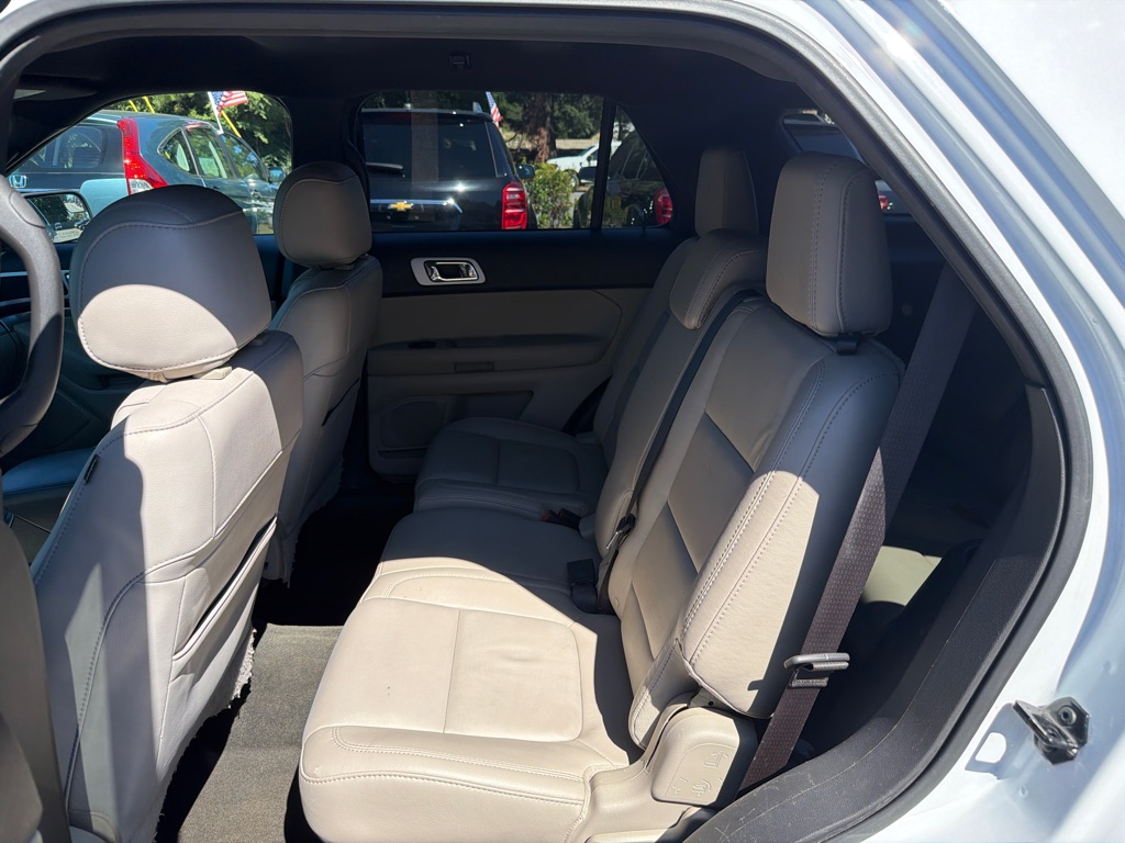 Photo 11 of this FORD EXPLORER