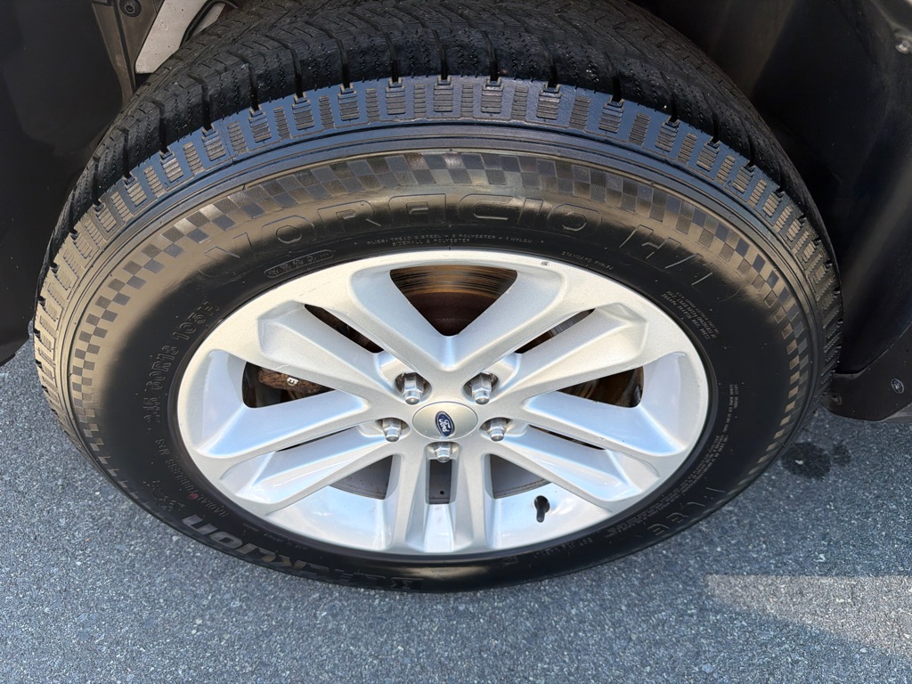 Photo 26 of this FORD EXPLORER