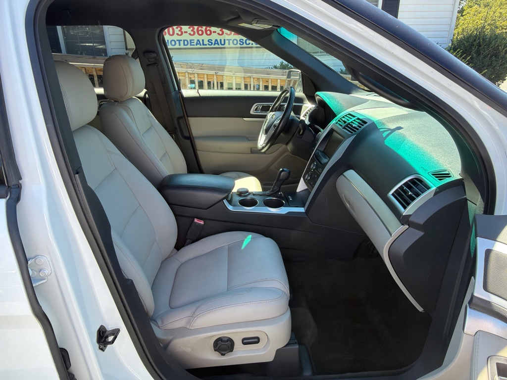 Photo 14 of this FORD EXPLORER