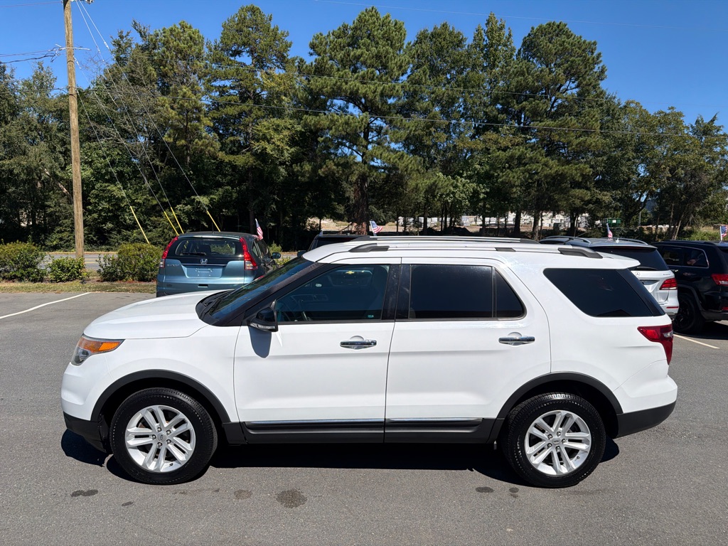Photo 3 of this FORD EXPLORER