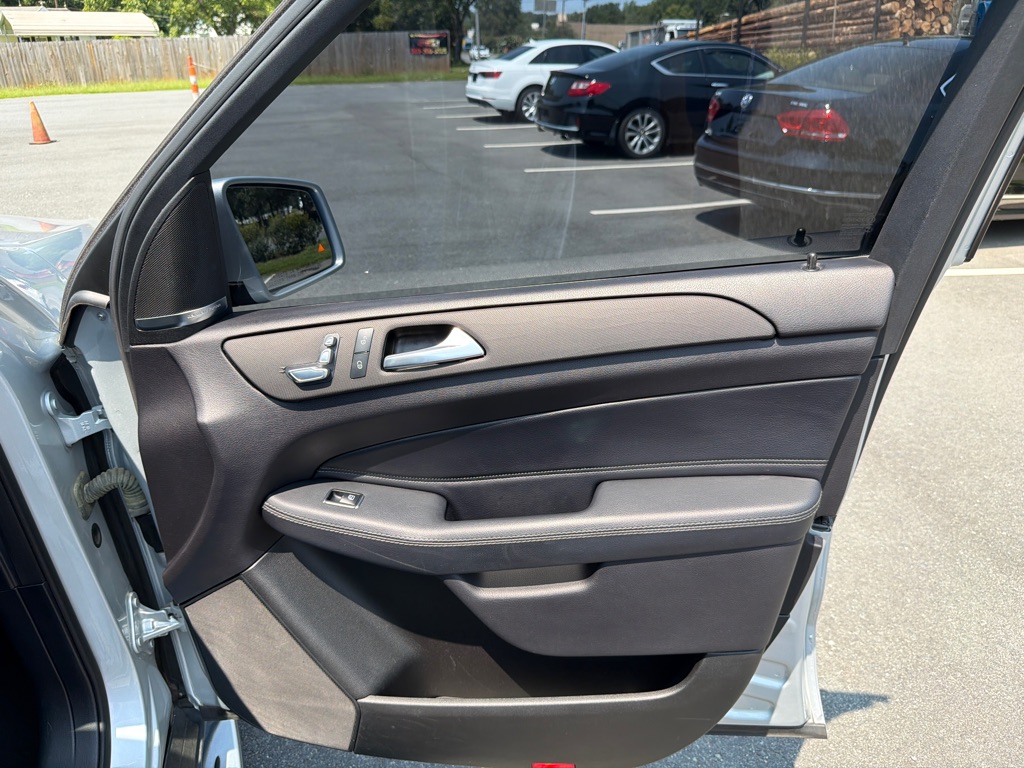 Photo 16 of this MERCEDES-BENZ GLE