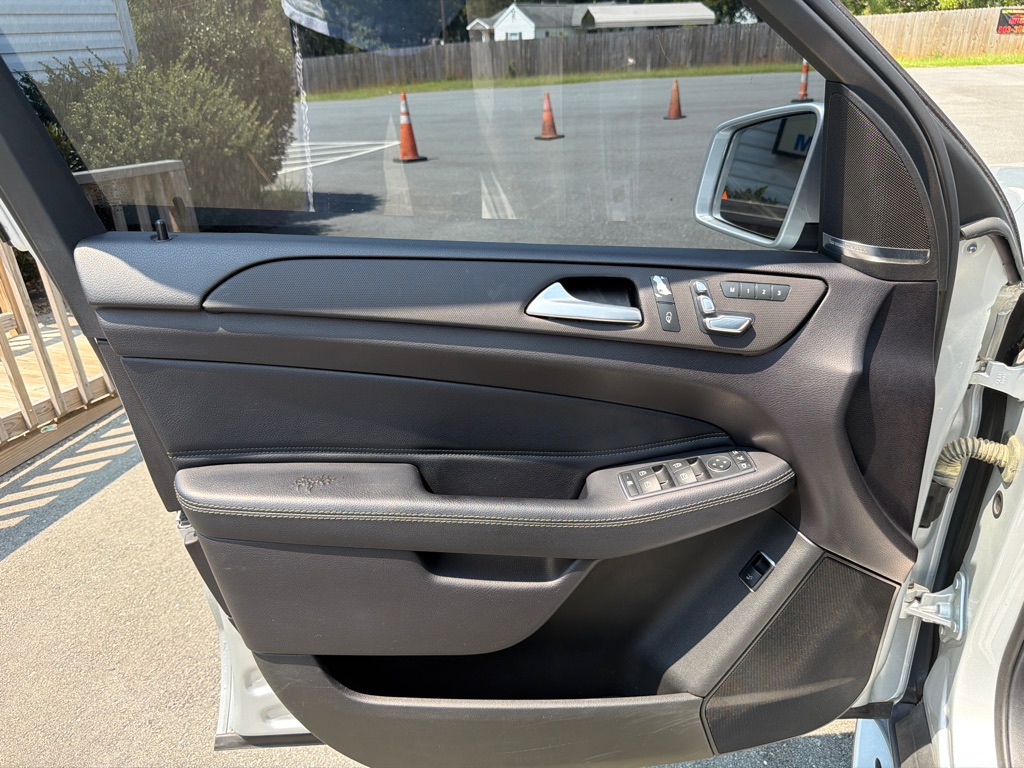 Photo 10 of this MERCEDES-BENZ GLE