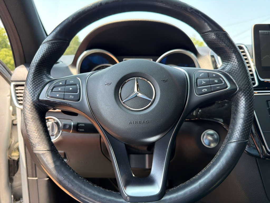 Photo 22 of this MERCEDES-BENZ GLE