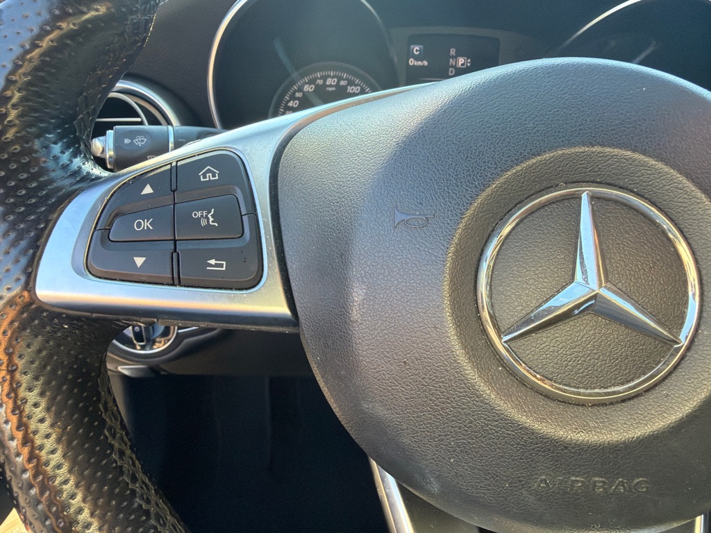 Photo 23 of this MERCEDES-BENZ C-CLASS