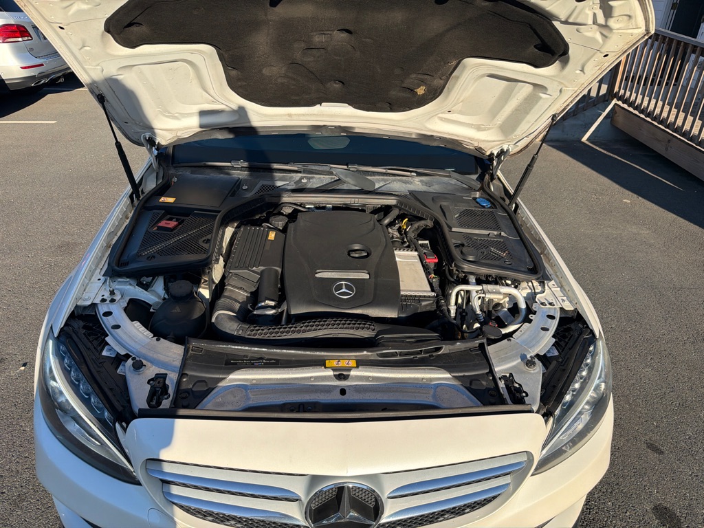 Photo 27 of this MERCEDES-BENZ C-CLASS