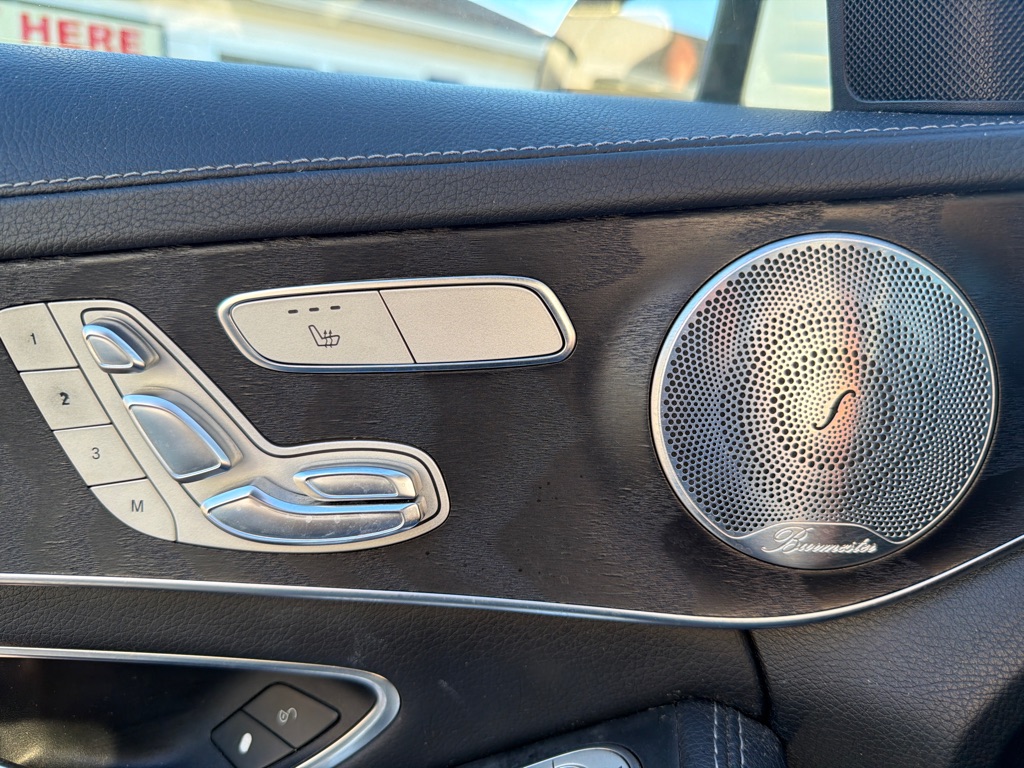 Photo 25 of this MERCEDES-BENZ C-CLASS