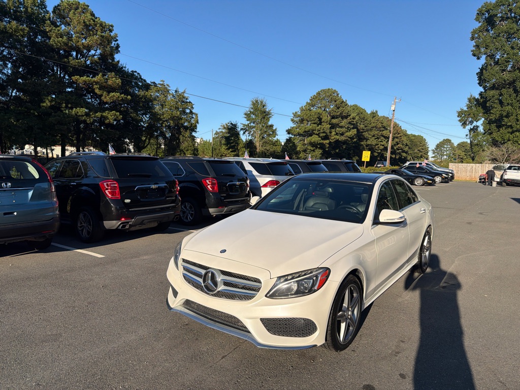 Photo 2 of this MERCEDES-BENZ C-CLASS