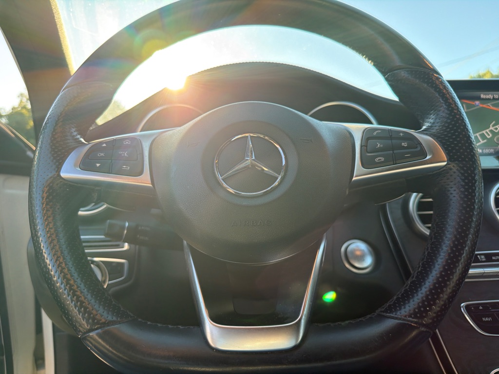 Photo 22 of this MERCEDES-BENZ C-CLASS