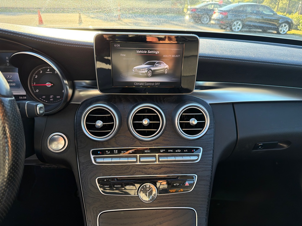 Photo 19 of this MERCEDES-BENZ C-CLASS