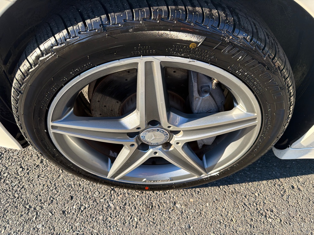 Photo 28 of this MERCEDES-BENZ C-CLASS