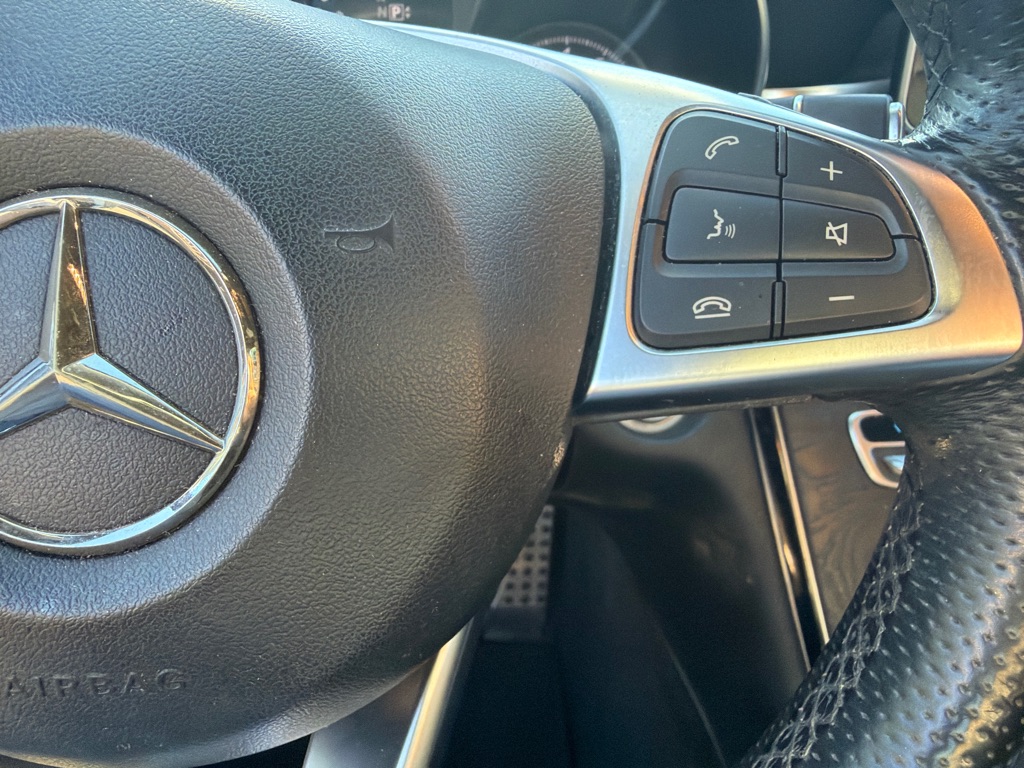 Photo 24 of this MERCEDES-BENZ C-CLASS