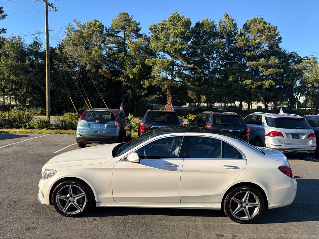 Photo 3 of this MERCEDES-BENZ C-CLASS