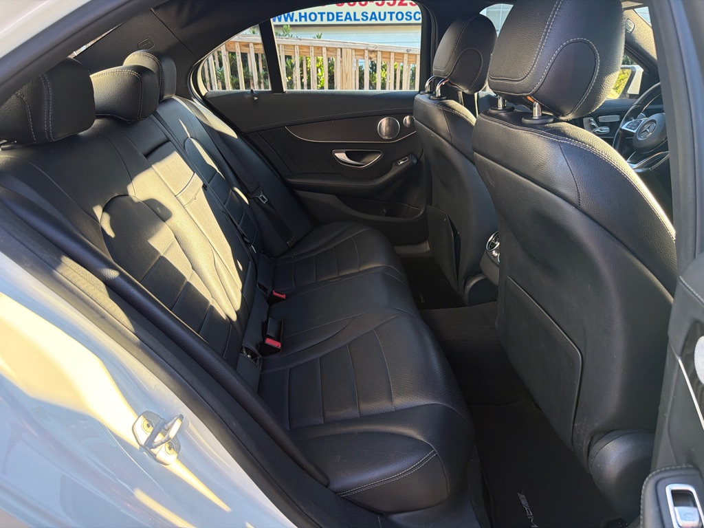 Photo 12 of this MERCEDES-BENZ C-CLASS