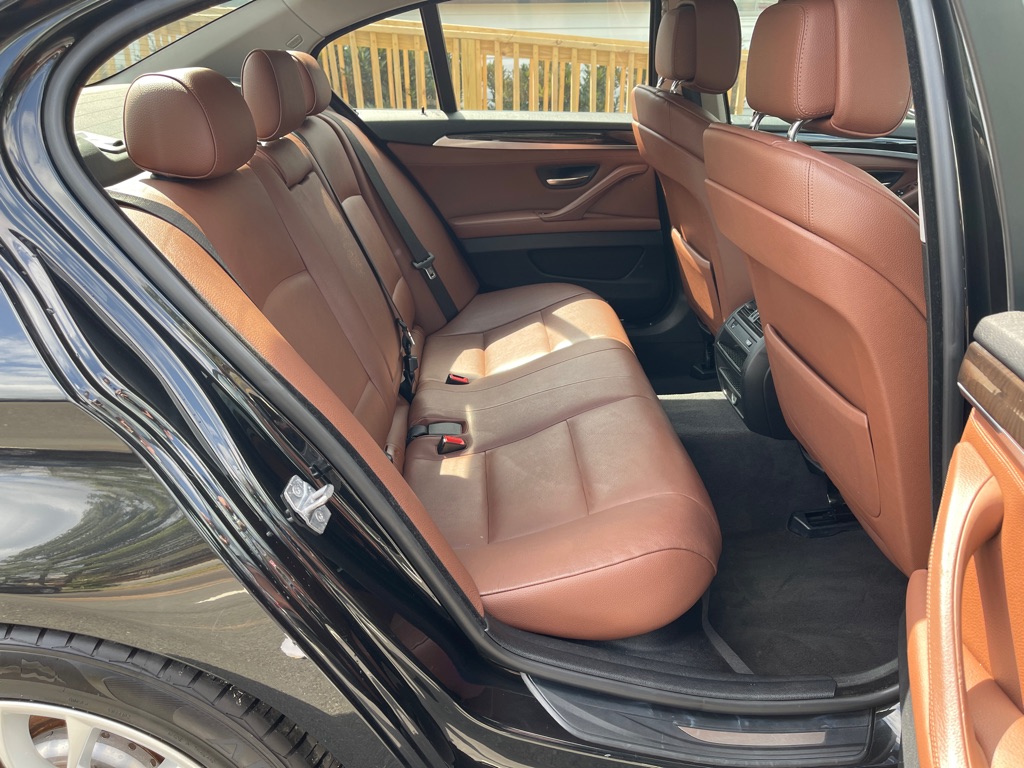 Photo 12 of this BMW 528