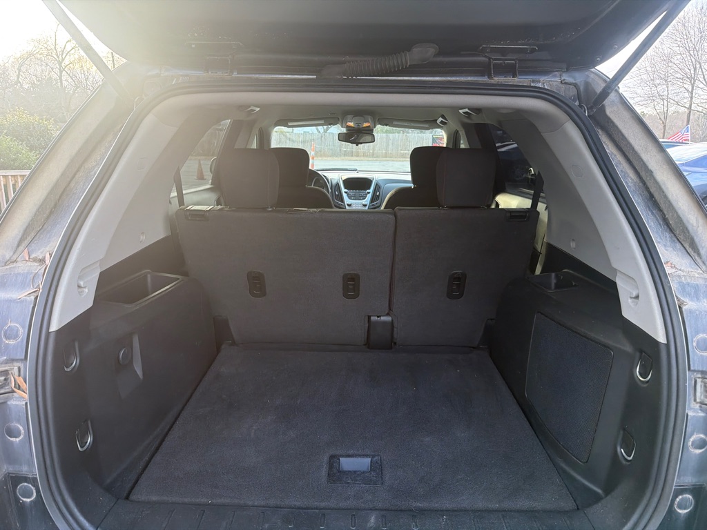 Photo 17 of this CHEVROLET EQUINOX