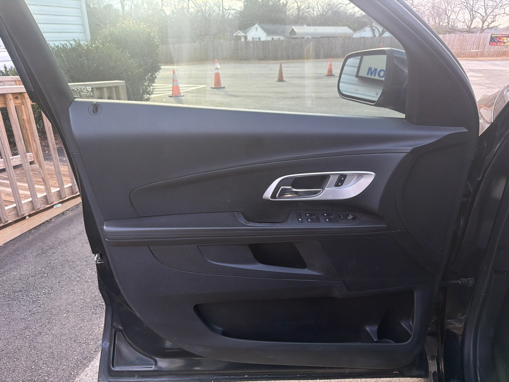 Photo 10 of this CHEVROLET EQUINOX