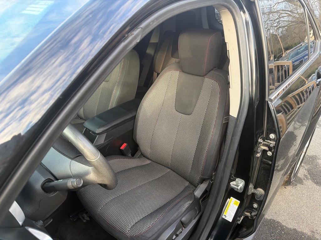 Photo 9 of this CHEVROLET EQUINOX