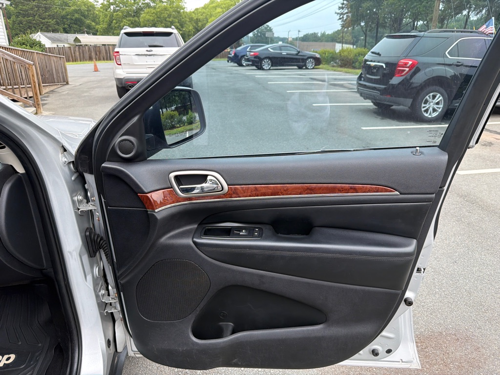 Photo 16 of this JEEP GRAND CHEROKEE