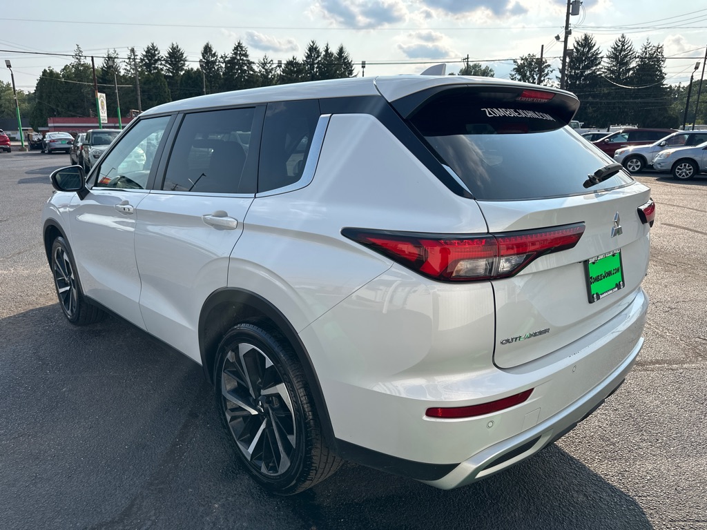 Photo 5 of 2024 MITSUBISHI OUTLANDER SE