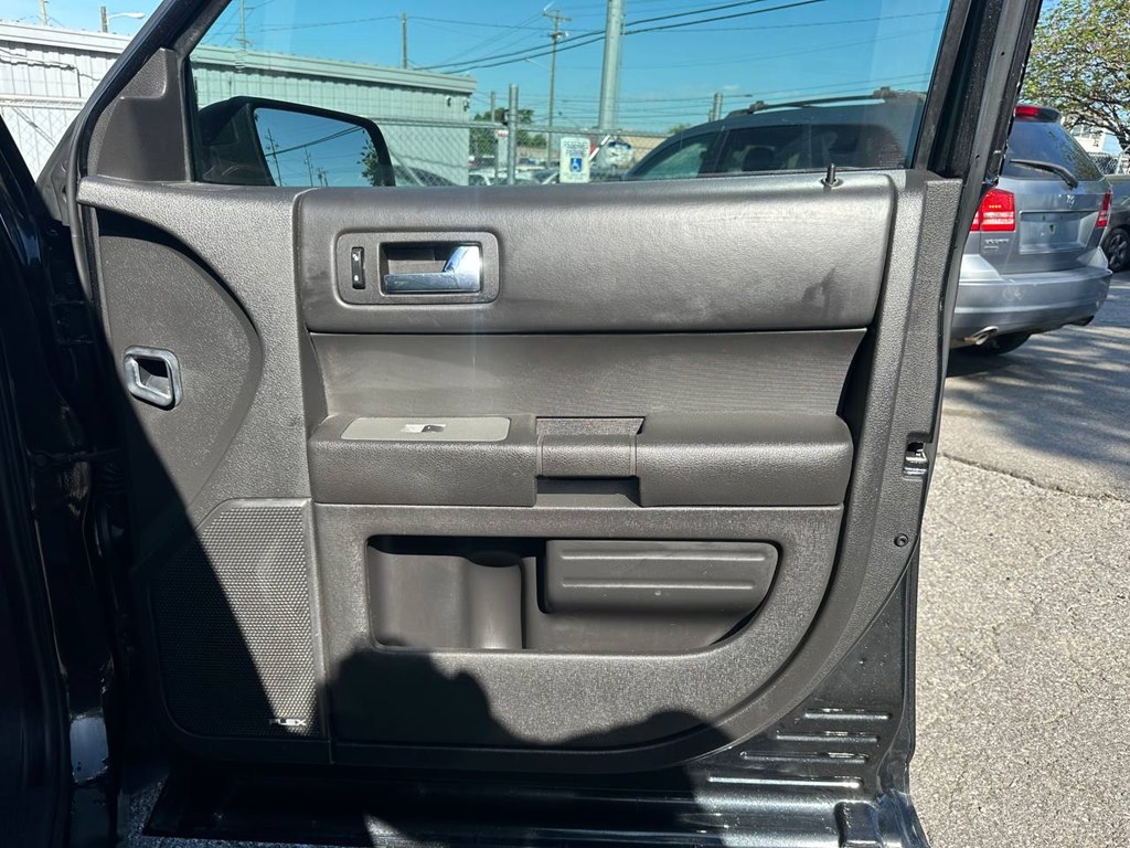 Photo 34 of this FORD FLEX