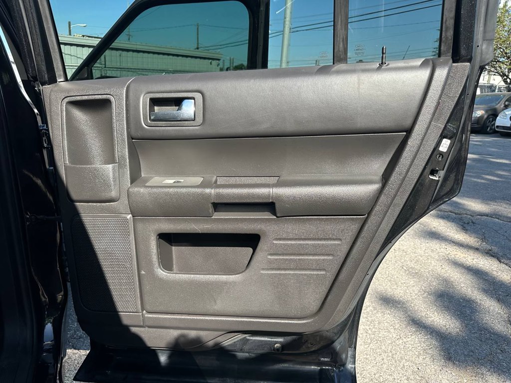 Photo 30 of this FORD FLEX