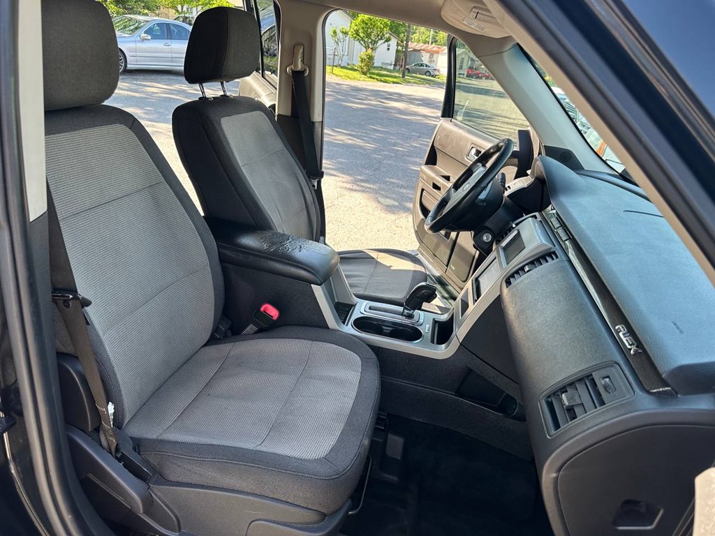 Photo 35 of this FORD FLEX