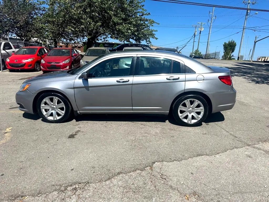 Photo 8 of this CHRYSLER 200