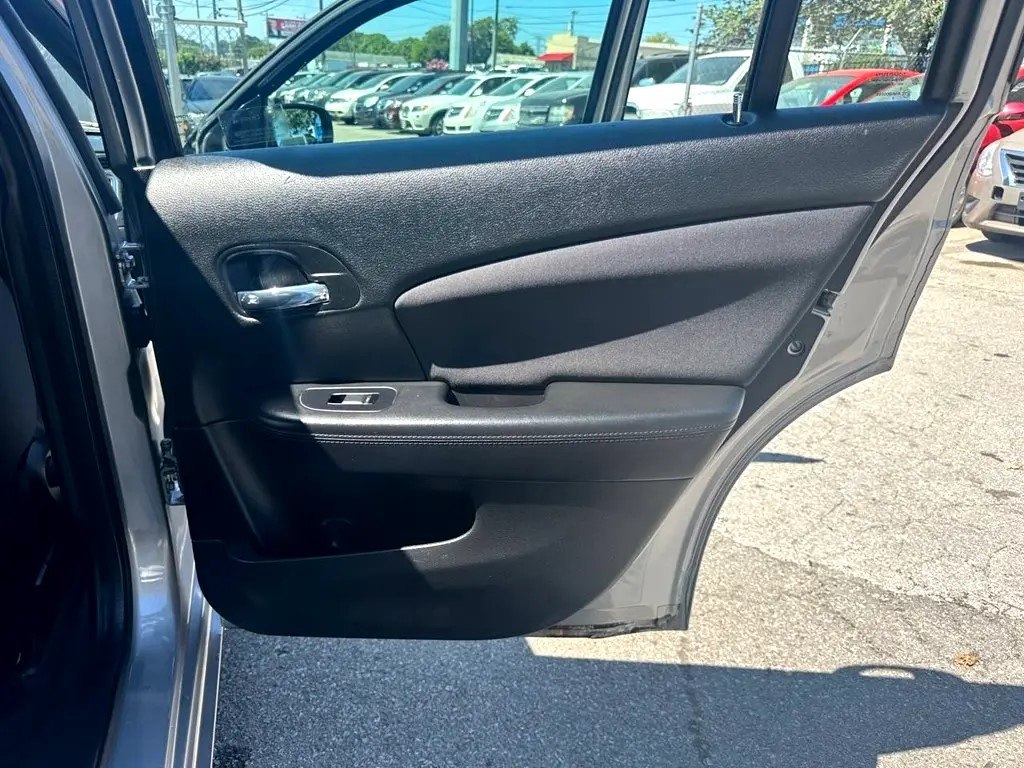 Photo 18 of this CHRYSLER 200