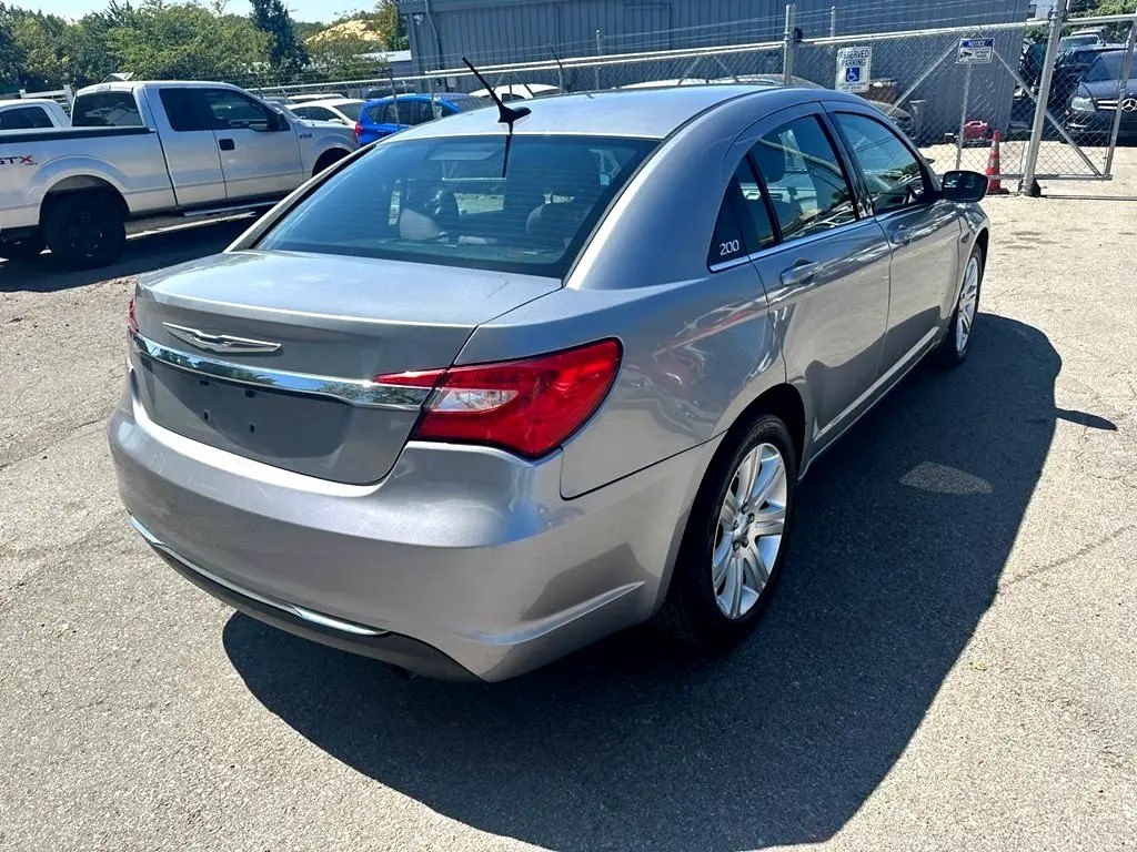 Photo 6 of this CHRYSLER 200