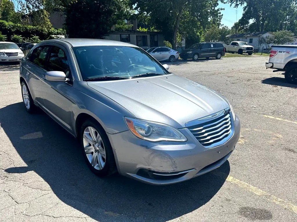 Photo 3 of this CHRYSLER 200