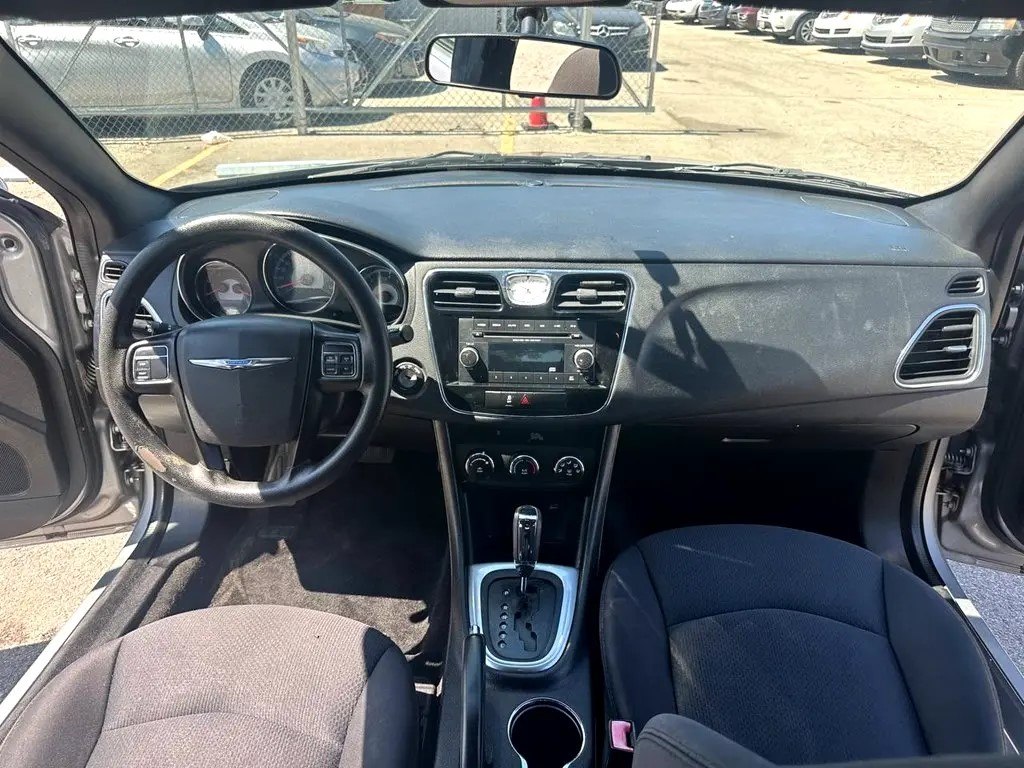 Photo 19 of this CHRYSLER 200