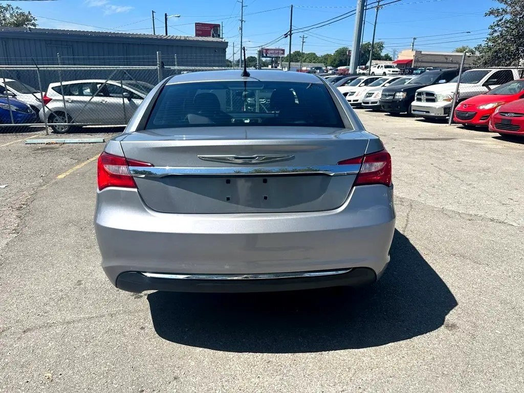 Photo 5 of this CHRYSLER 200