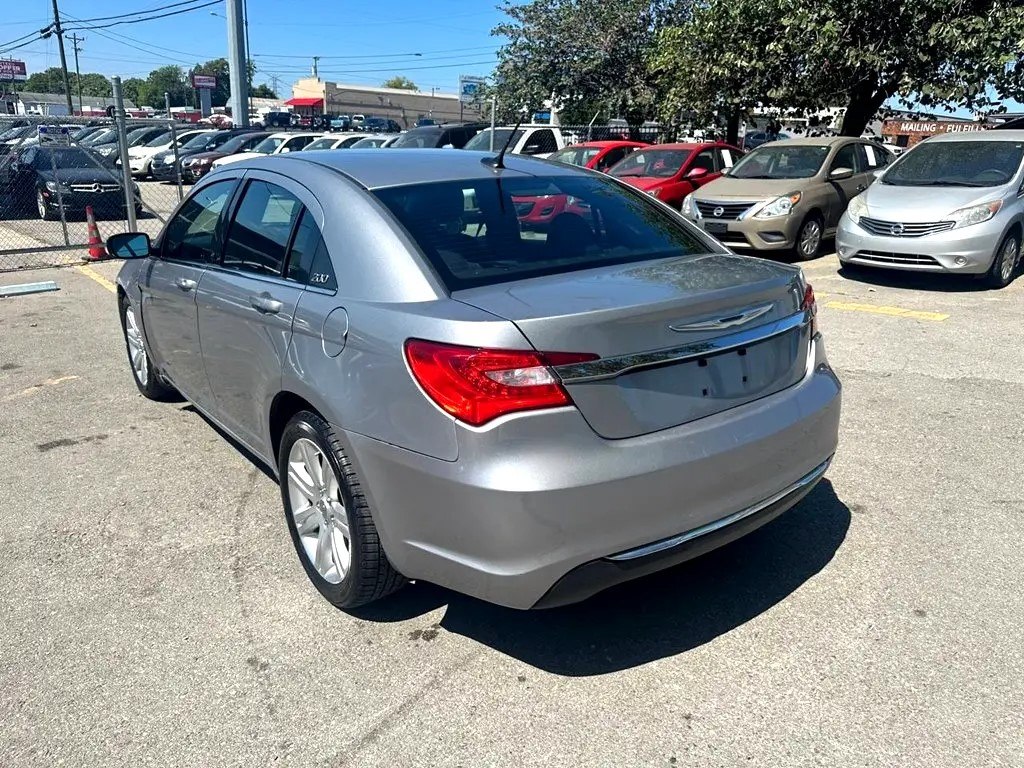Photo 7 of this CHRYSLER 200