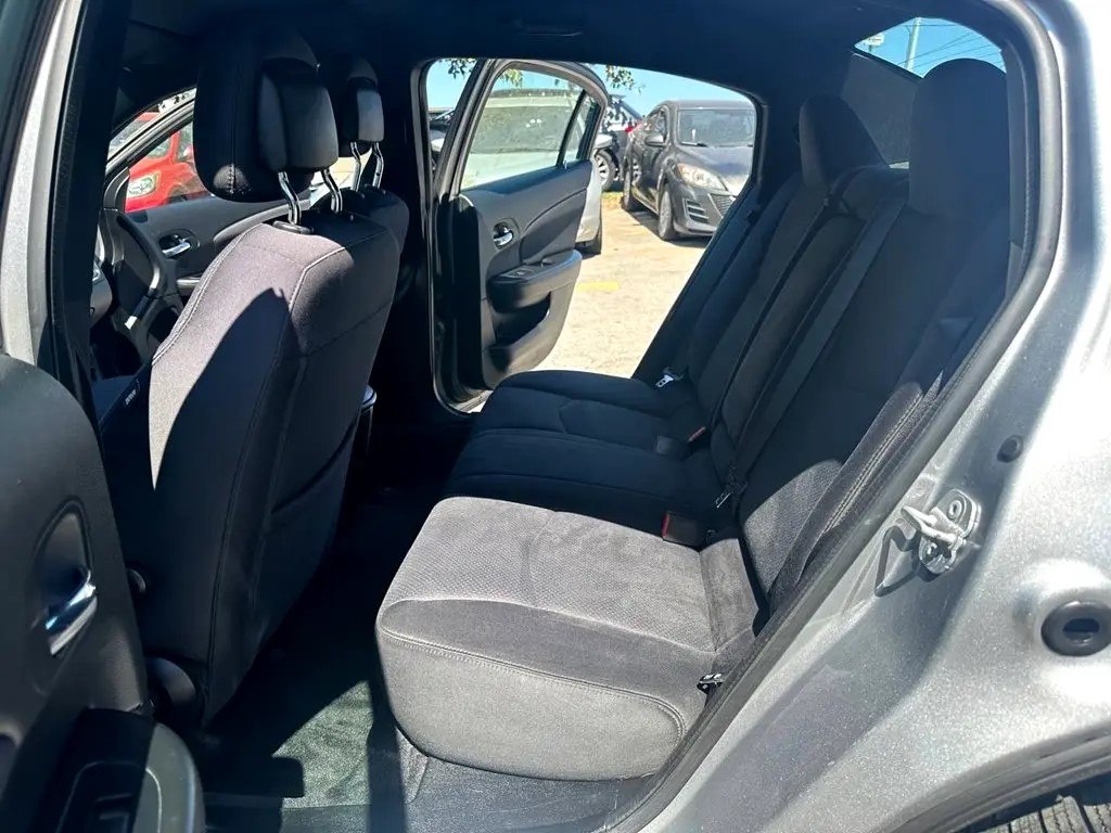 Photo 16 of this CHRYSLER 200