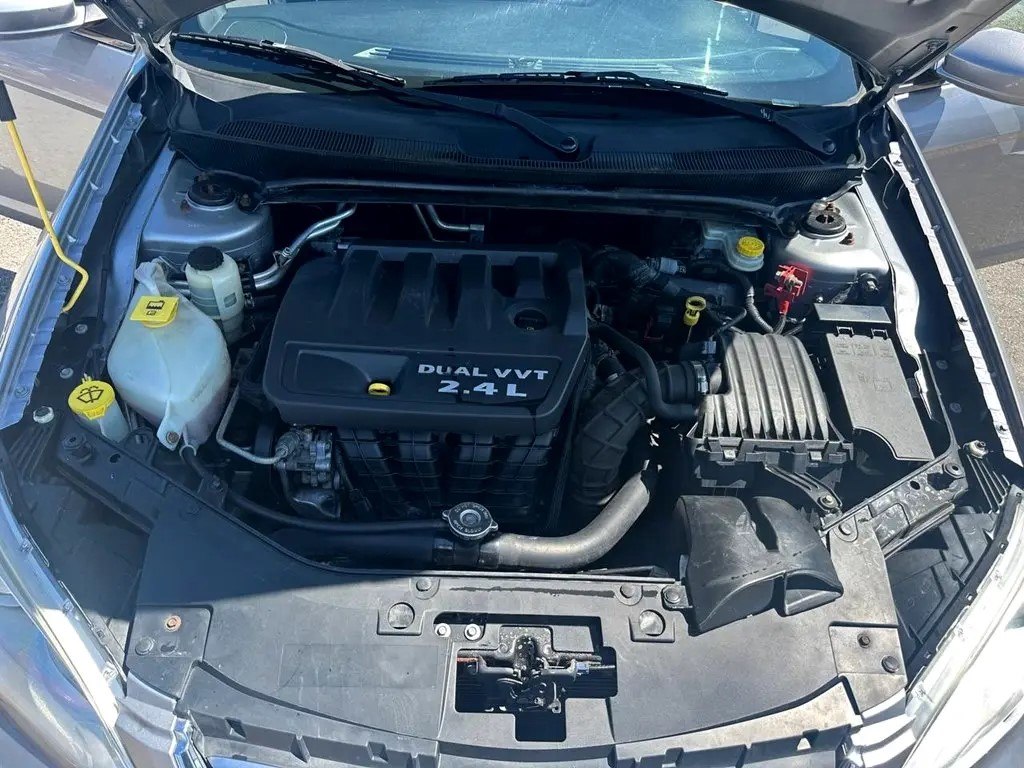 Photo 11 of this CHRYSLER 200