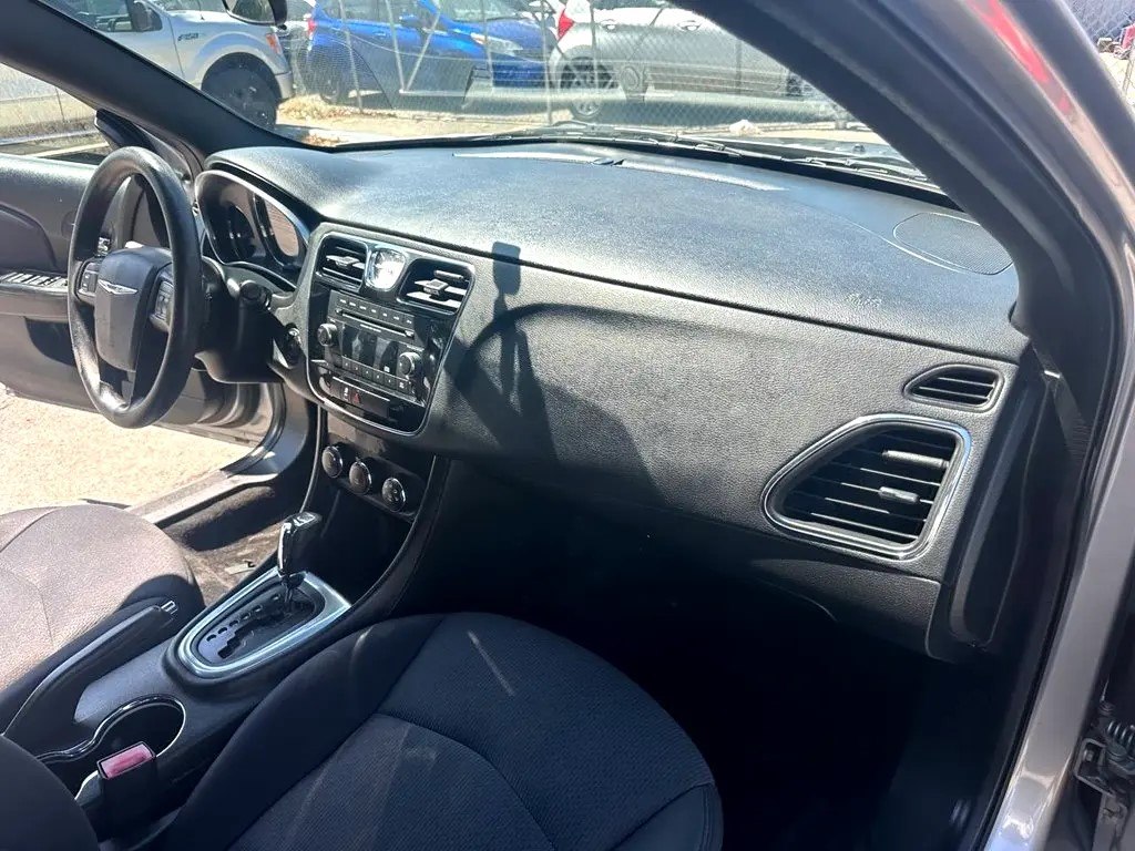 Photo 20 of this CHRYSLER 200