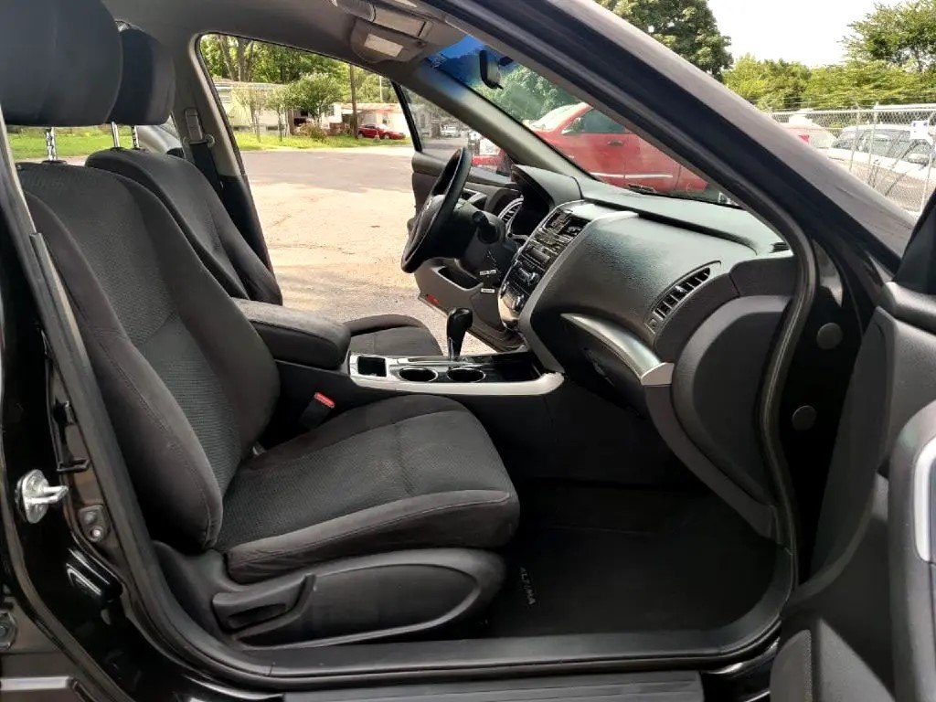 Photo 13 of this NISSAN ALTIMA