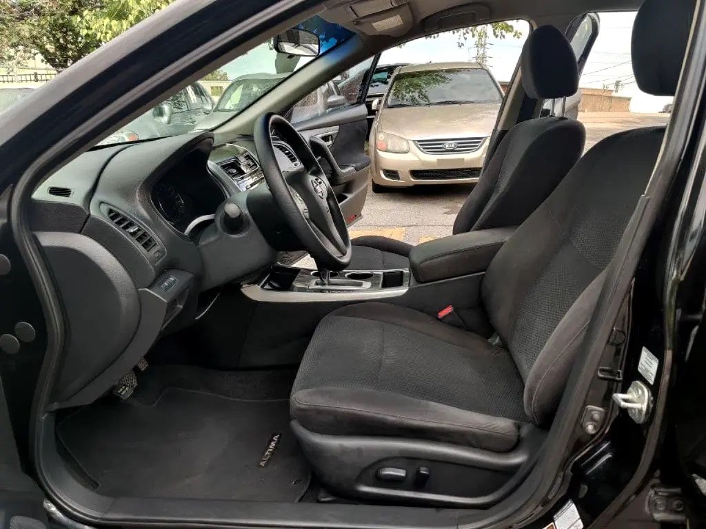 Photo 19 of this NISSAN ALTIMA