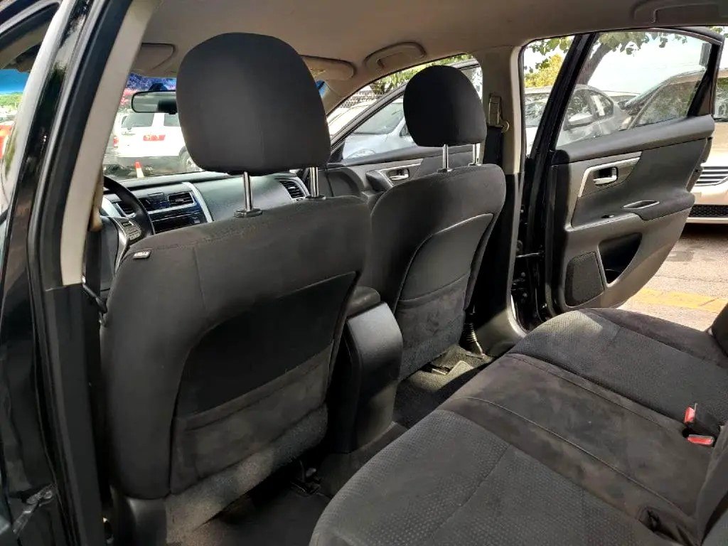 Photo 18 of this NISSAN ALTIMA