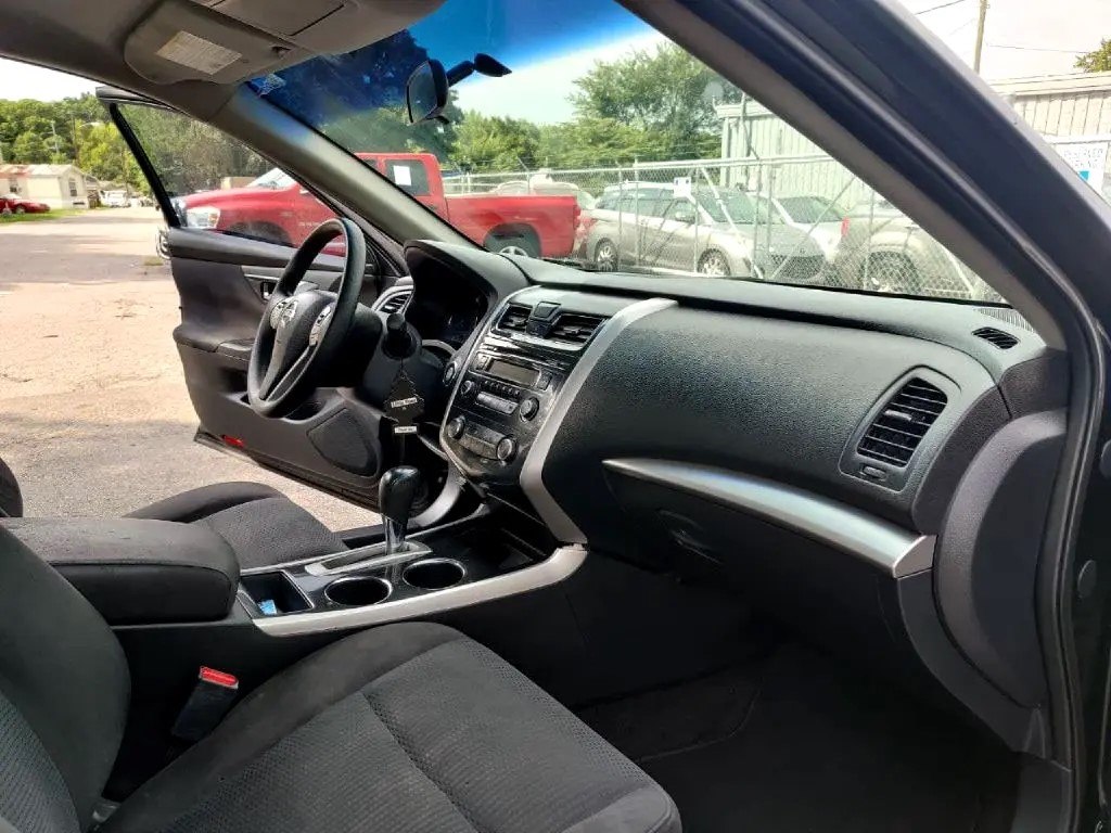 Photo 14 of this NISSAN ALTIMA