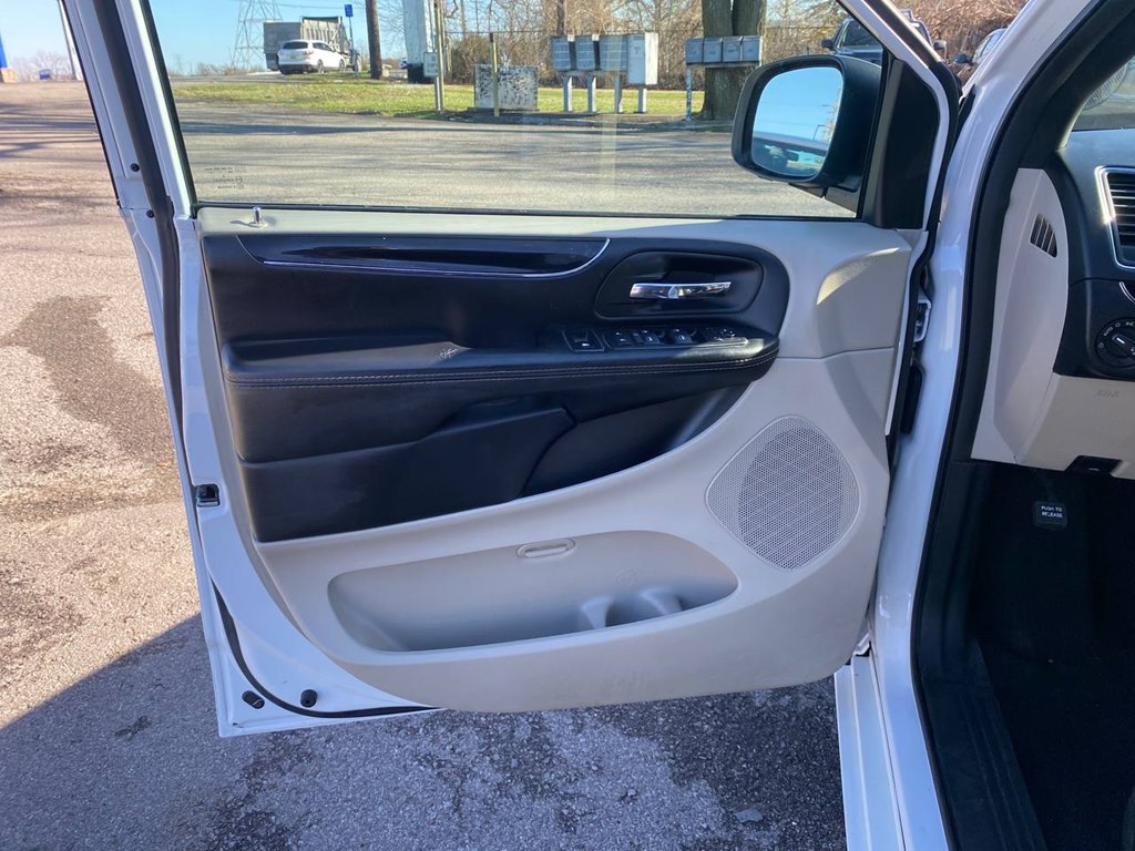 Photo 13 of this DODGE GRAND CARAVAN