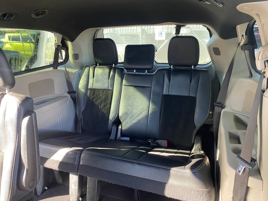 Photo 17 of this DODGE GRAND CARAVAN