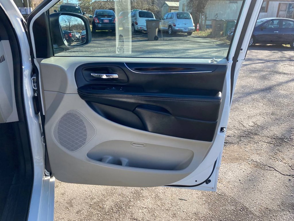 Photo 23 of this DODGE GRAND CARAVAN