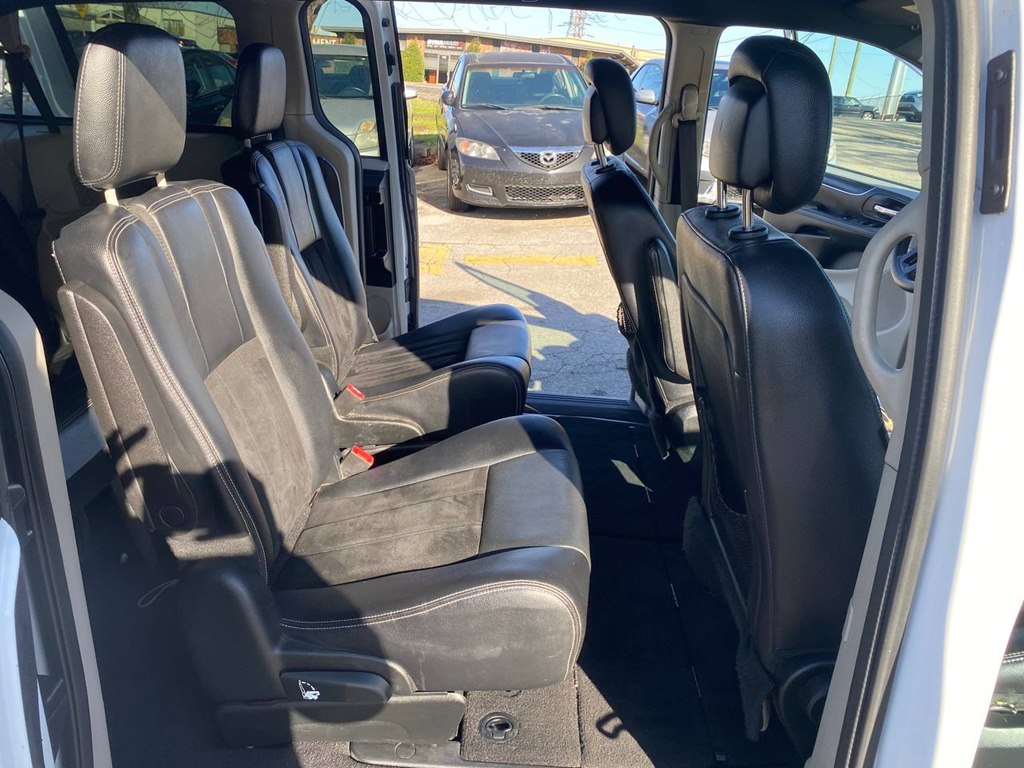 Photo 18 of this DODGE GRAND CARAVAN