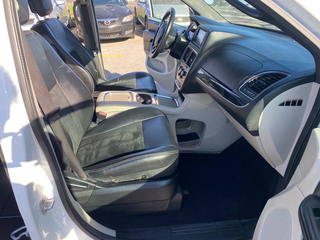 Photo 21 of this DODGE GRAND CARAVAN