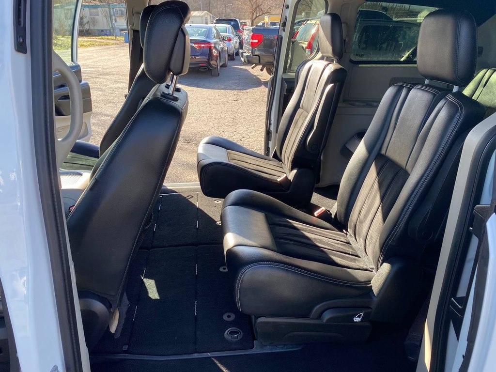 Photo 16 of this DODGE GRAND CARAVAN