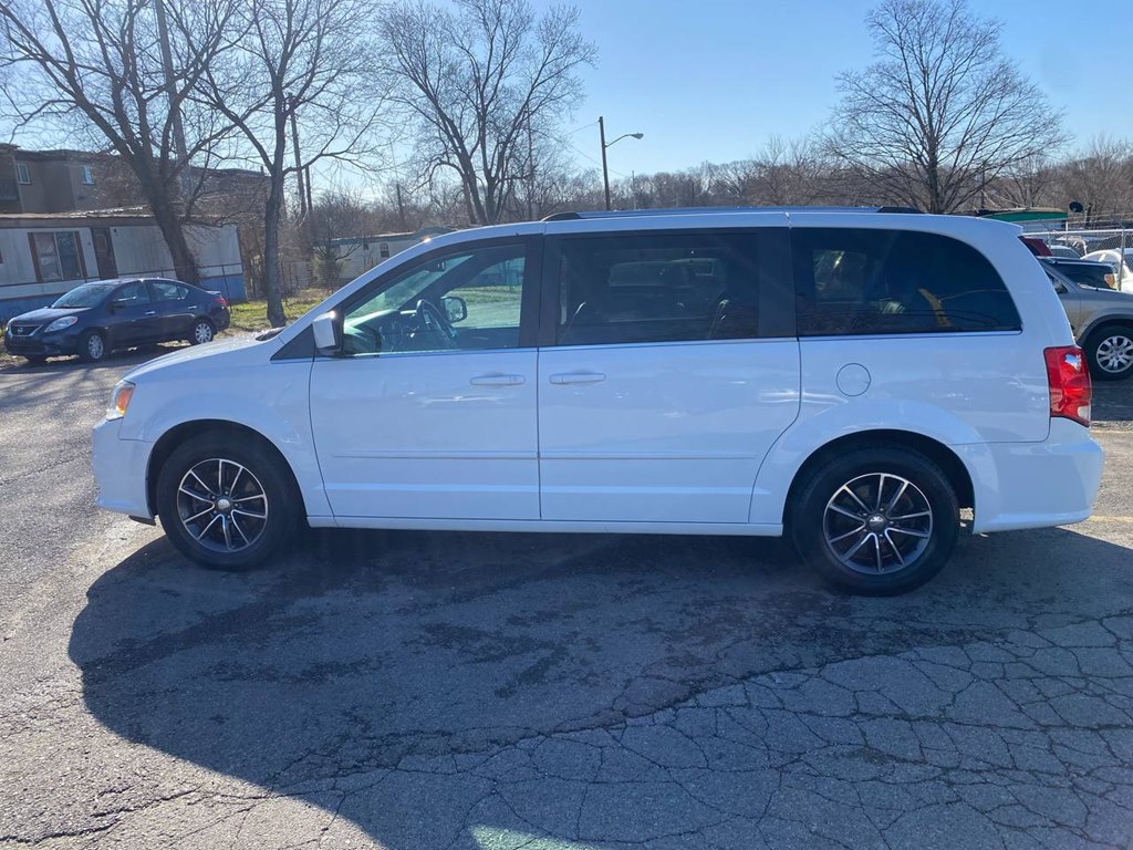 Photo 7 of this DODGE GRAND CARAVAN