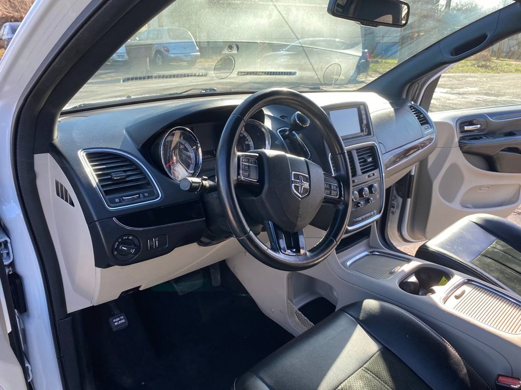 Photo 15 of this DODGE GRAND CARAVAN